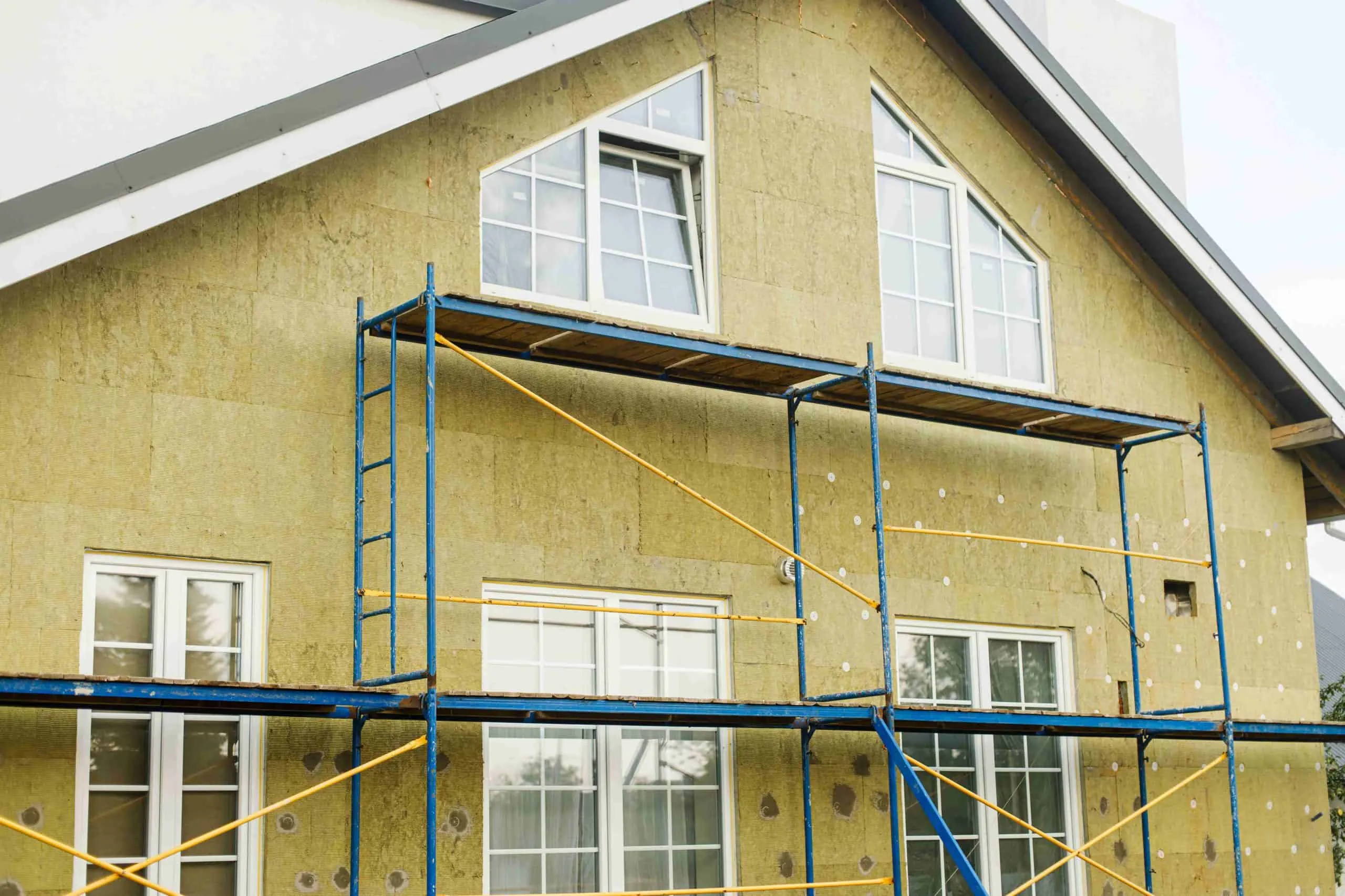 Rénovation énergétique de votre maison : travaux, coûts et aides